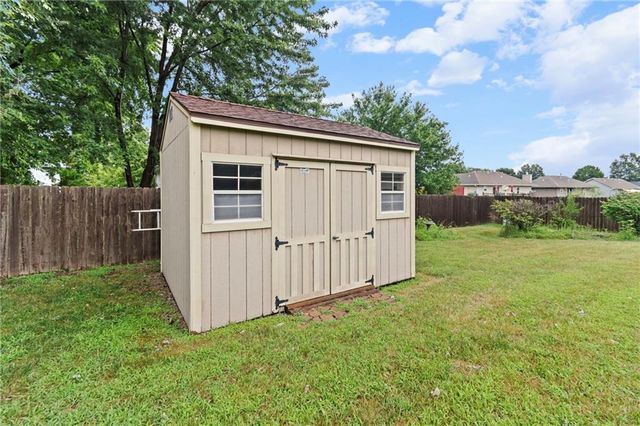 206 E 22nd Terrace, Kearney, MO 64060
