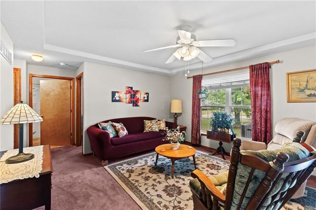 206 E 22nd Terrace, Kearney, MO 64060