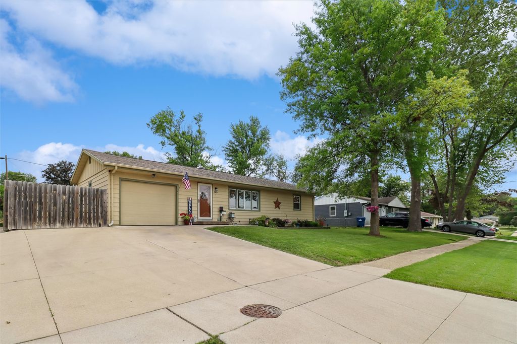 340 Gepke Parkway, Des Moines, IA 50320