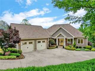 760 Woods Edge Drive, Seneca, SC 29672