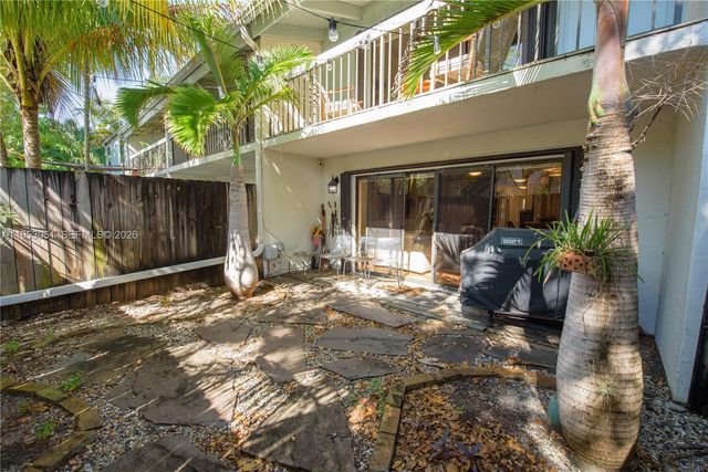 7890 SW 86th St 10, Miami, FL 33143