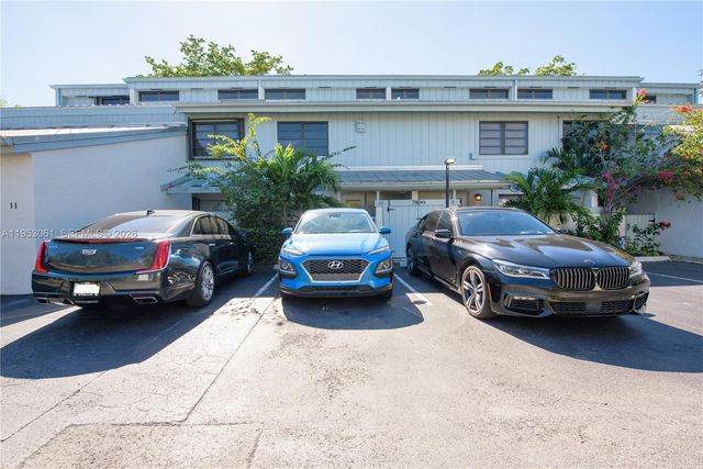 7890 SW 86th St 10, Miami, FL 33143