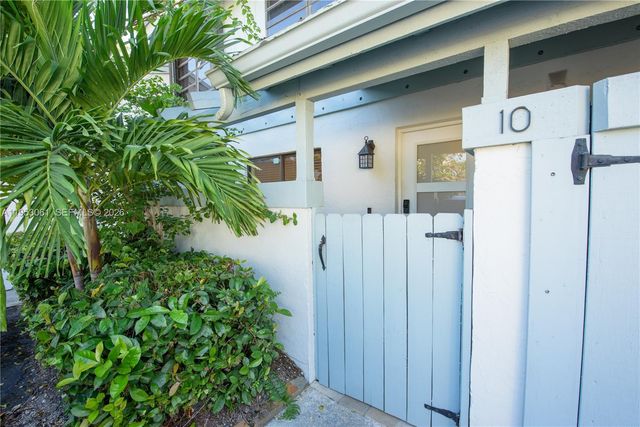 7890 SW 86th St 10, Miami, FL 33143