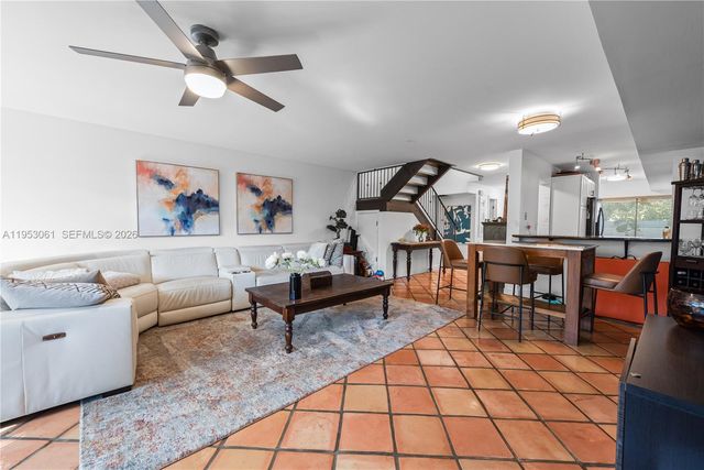 7890 SW 86th St 10, Miami, FL 33143