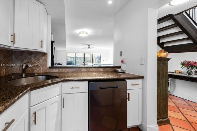 7890 SW 86th St 10, Miami, FL 33143