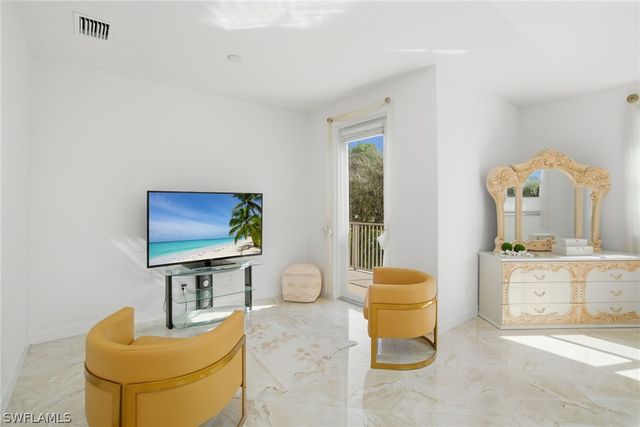 1945 Isla De Palma CIR, Naples, FL 34119