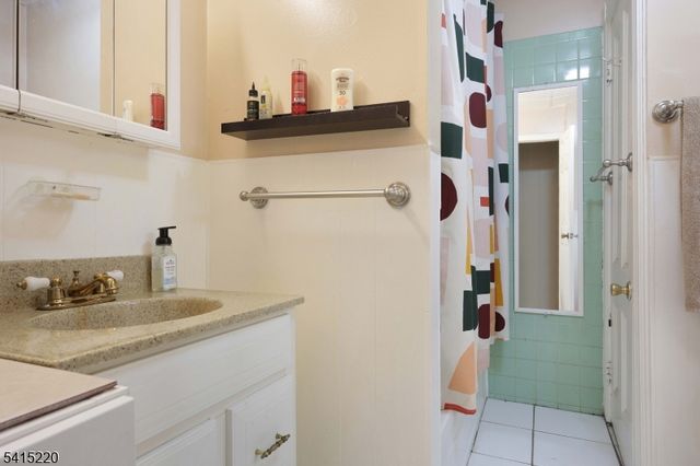 478 Walnut St, Elizabeth City, NJ 07201