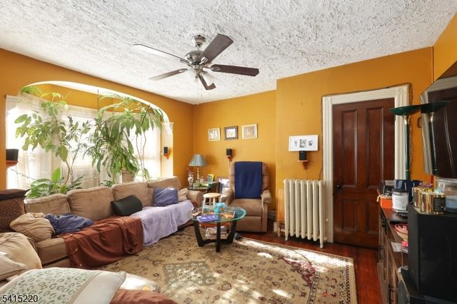 478 Walnut St, Elizabeth City, NJ 07201