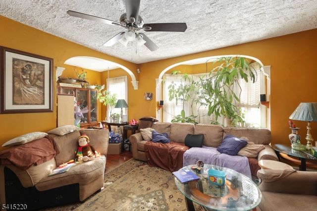 478 Walnut St, Elizabeth City, NJ 07201