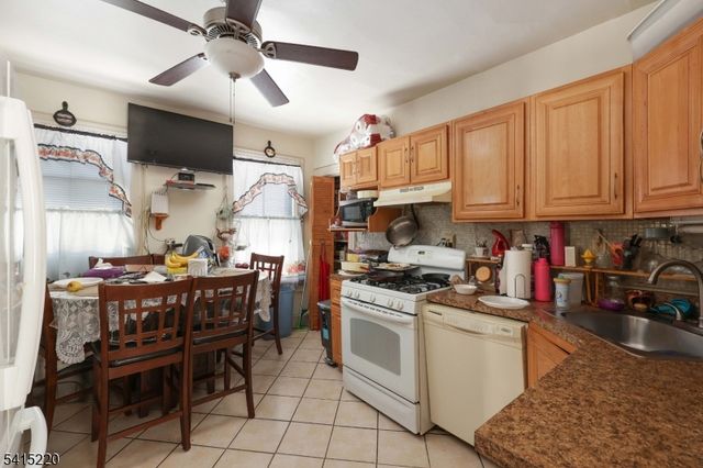 478 Walnut St, Elizabeth City, NJ 07201