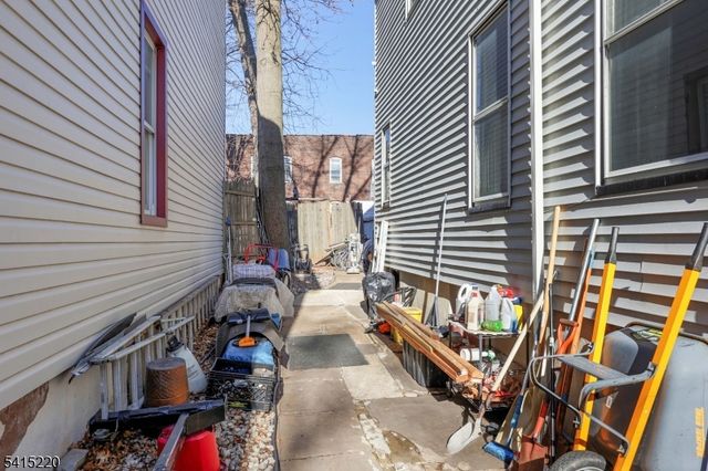 478 Walnut St, Elizabeth City, NJ 07201