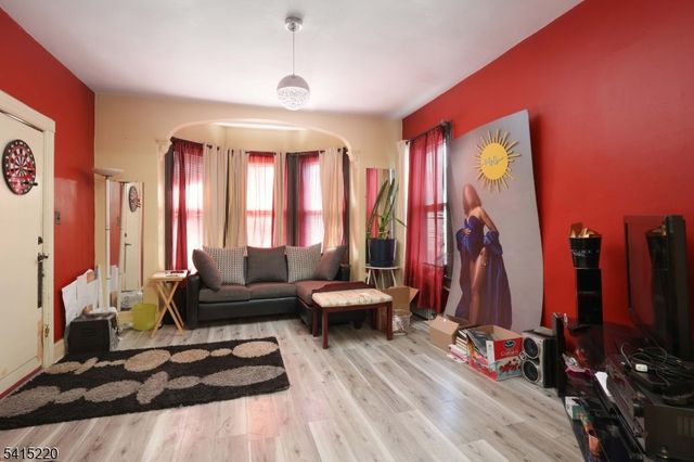 478 Walnut St, Elizabeth City, NJ 07201