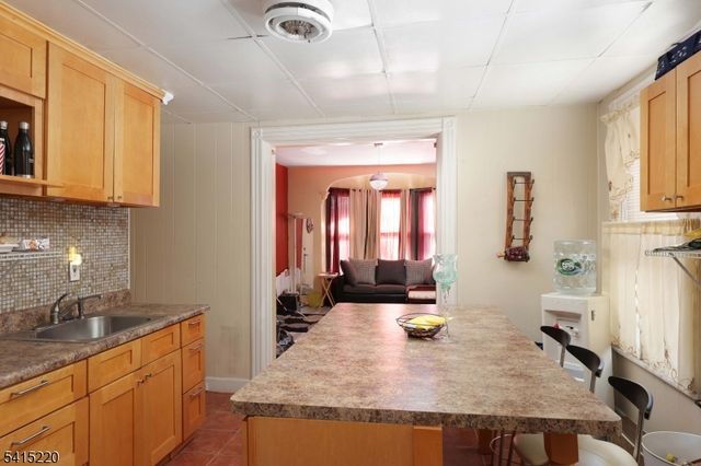 478 Walnut St, Elizabeth City, NJ 07201