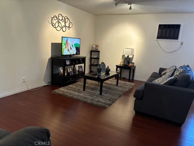 919 N Minter, Santa Ana, CA 92701
