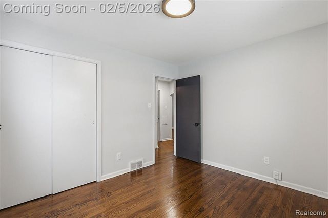 25569 W Chicago, Redford, MI 48239