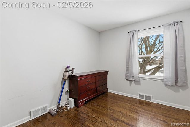 25569 W Chicago, Redford, MI 48239