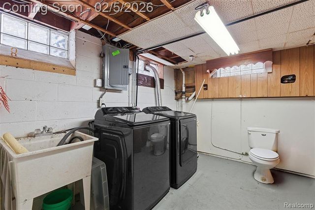 25569 W Chicago, Redford, MI 48239