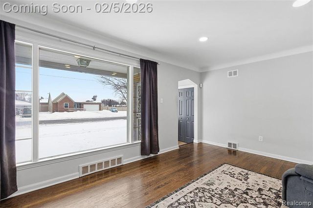 25569 W Chicago, Redford, MI 48239