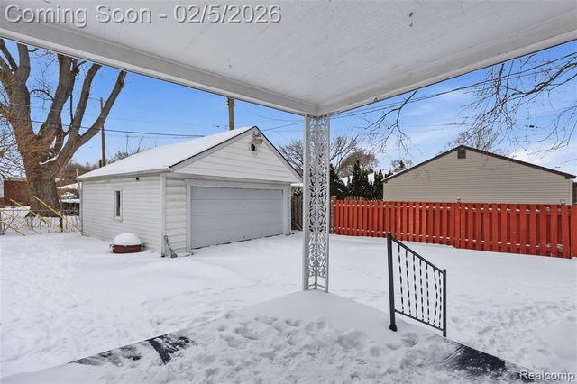 25569 W Chicago, Redford, MI 48239