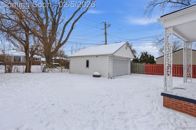 25569 W Chicago, Redford, MI 48239