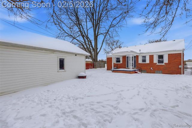 25569 W Chicago, Redford, MI 48239