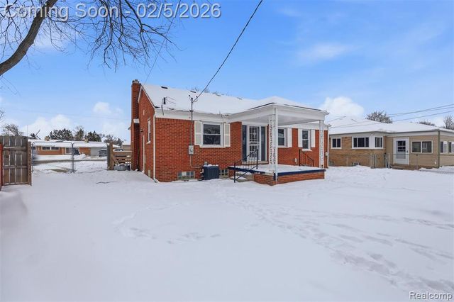 25569 W Chicago, Redford, MI 48239