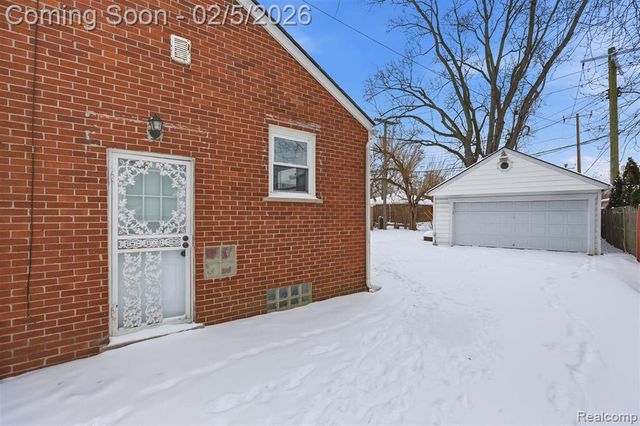 25569 W Chicago, Redford, MI 48239