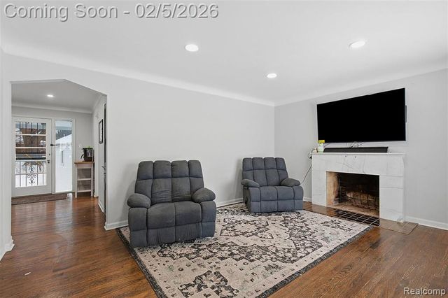 25569 W Chicago, Redford, MI 48239