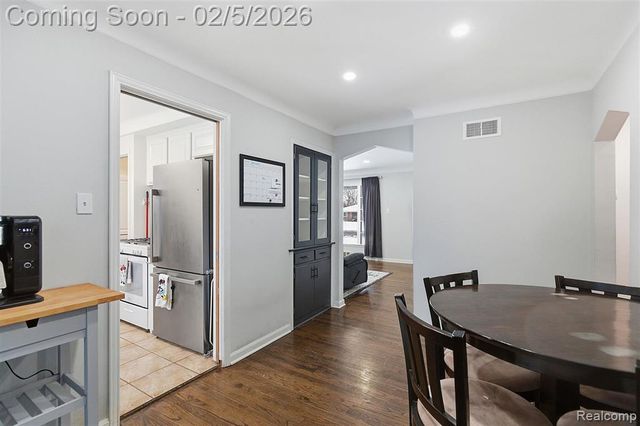 25569 W Chicago, Redford, MI 48239