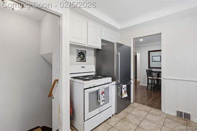 25569 W Chicago, Redford, MI 48239