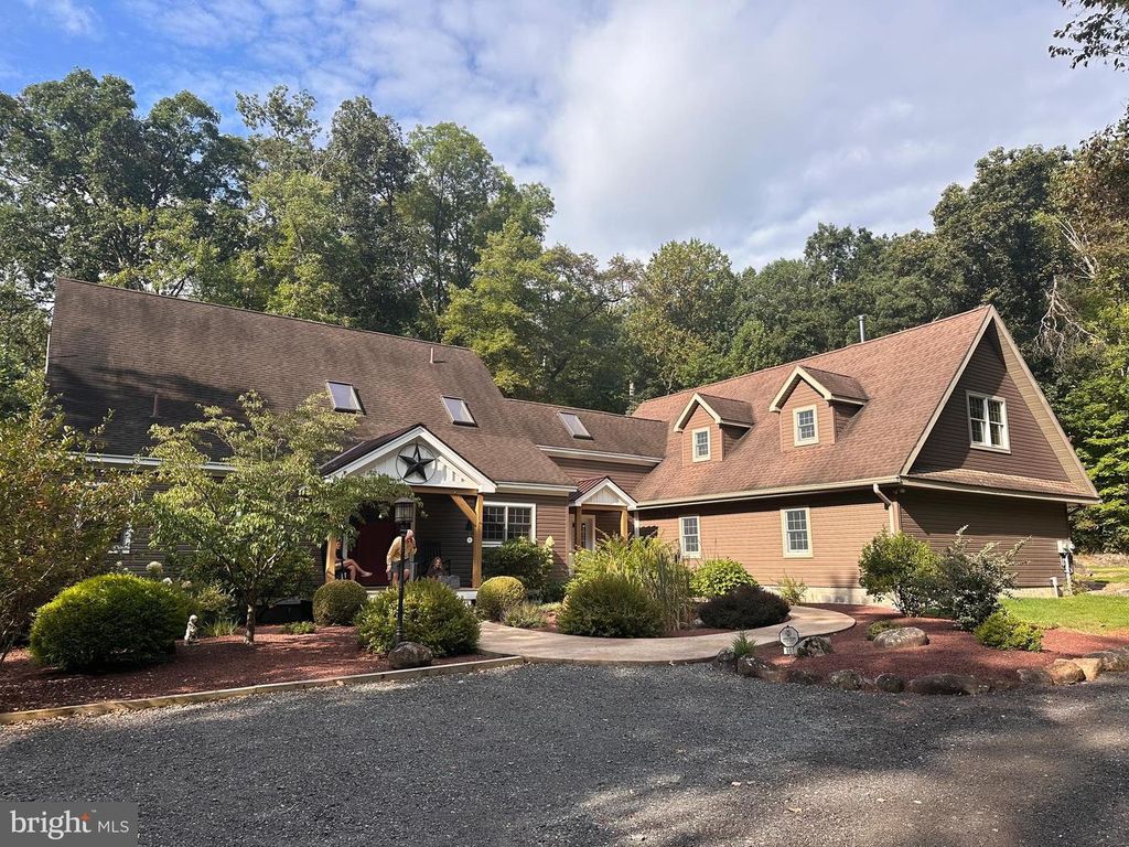 661 HENNING RD, Perkiomenville, PA 18074