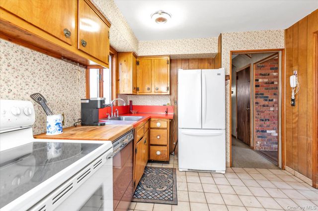 120 W 19th Street, Deer Park, NY 11729