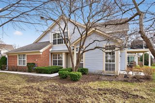 446 cromwell Circle 4, Bartlett, IL 60103