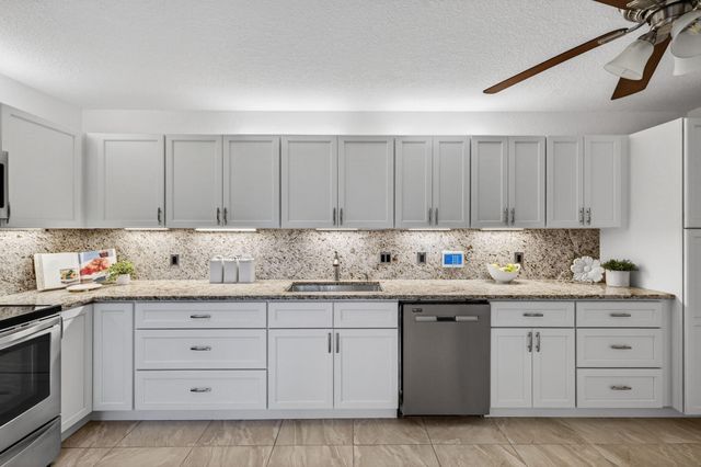 9101 SW 19th Place A, Davie, FL 33324