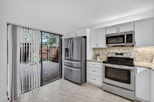 9101 SW 19th Place A, Davie, FL 33324