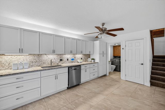 9101 SW 19th Place A, Davie, FL 33324