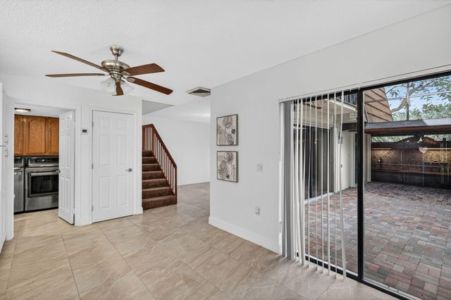 9101 SW 19th Place A, Davie, FL 33324