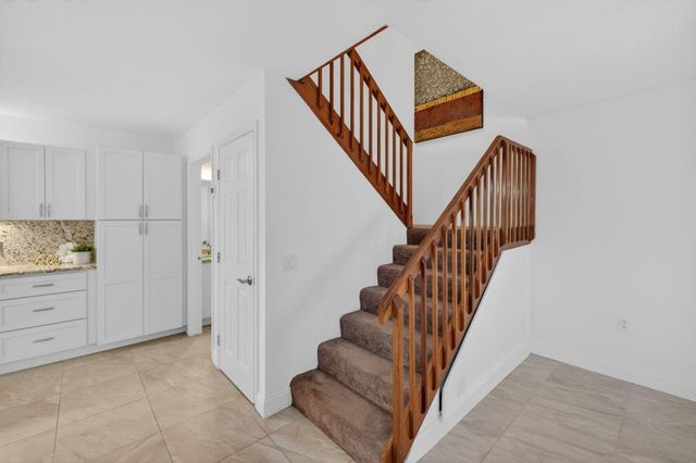 9101 SW 19th Place A, Davie, FL 33324