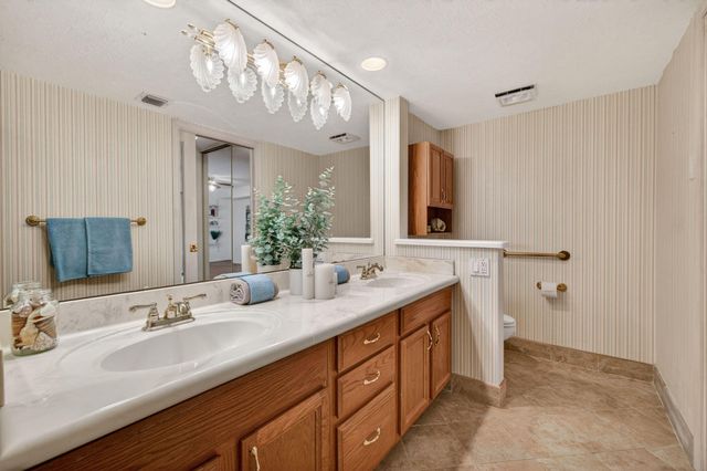 9101 SW 19th Place A, Davie, FL 33324