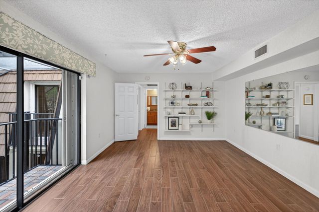 9101 SW 19th Place A, Davie, FL 33324