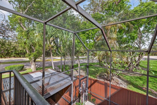 9101 SW 19th Place A, Davie, FL 33324