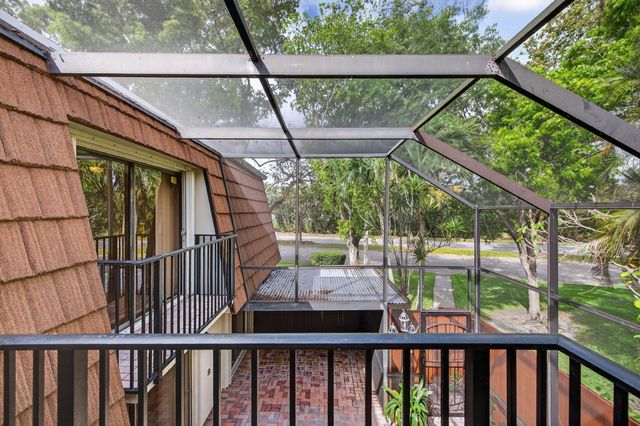 9101 SW 19th Place A, Davie, FL 33324