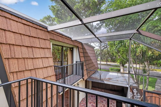 9101 SW 19th Place A, Davie, FL 33324