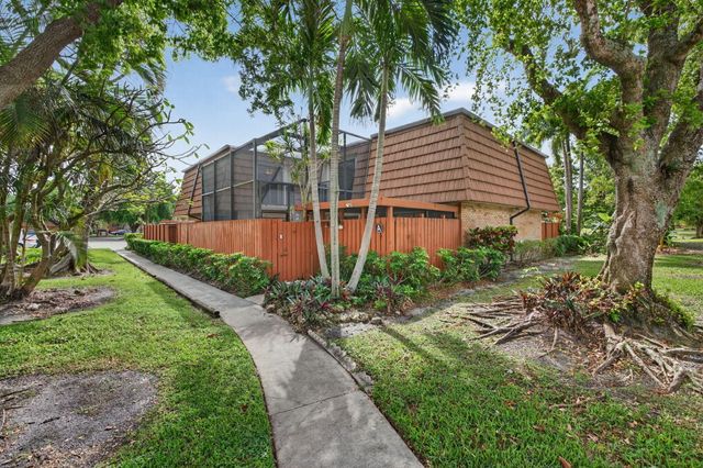 9101 SW 19th Place A, Davie, FL 33324