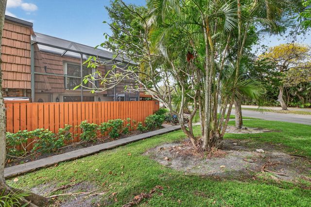 9101 SW 19th Place A, Davie, FL 33324