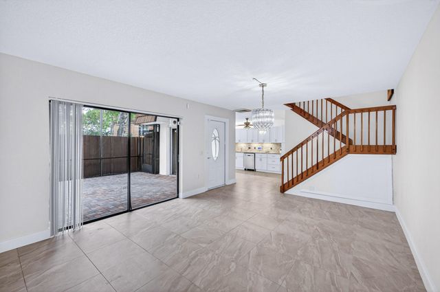 9101 SW 19th Place A, Davie, FL 33324