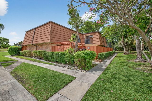 9101 SW 19th Place A, Davie, FL 33324