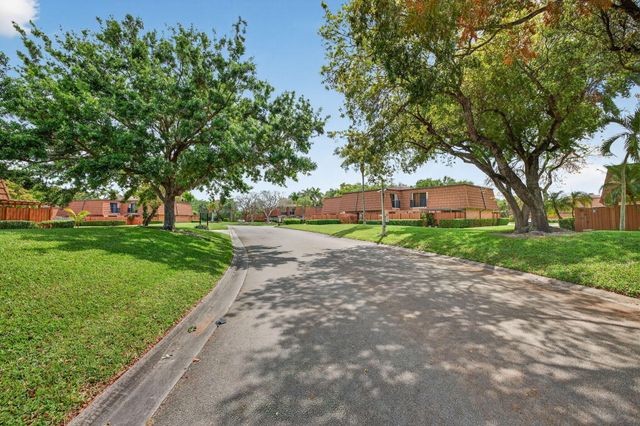 9101 SW 19th Place A, Davie, FL 33324