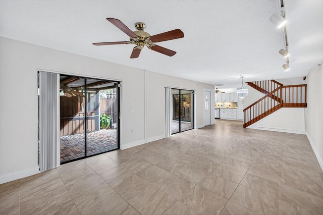 9101 SW 19th Place A, Davie, FL 33324