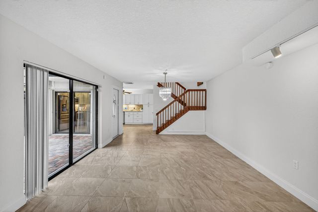 9101 SW 19th Place A, Davie, FL 33324